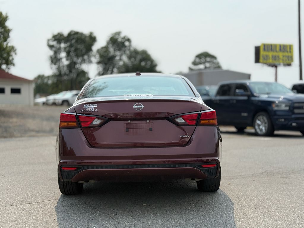2025 Nissan Altima SV photo 6