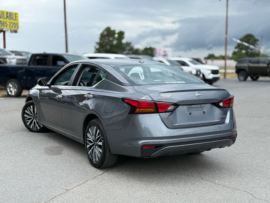 2025 Nissan Altima SV photo 5