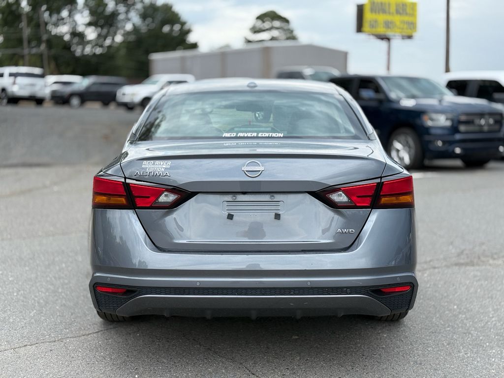2025 Nissan Altima SV photo 6
