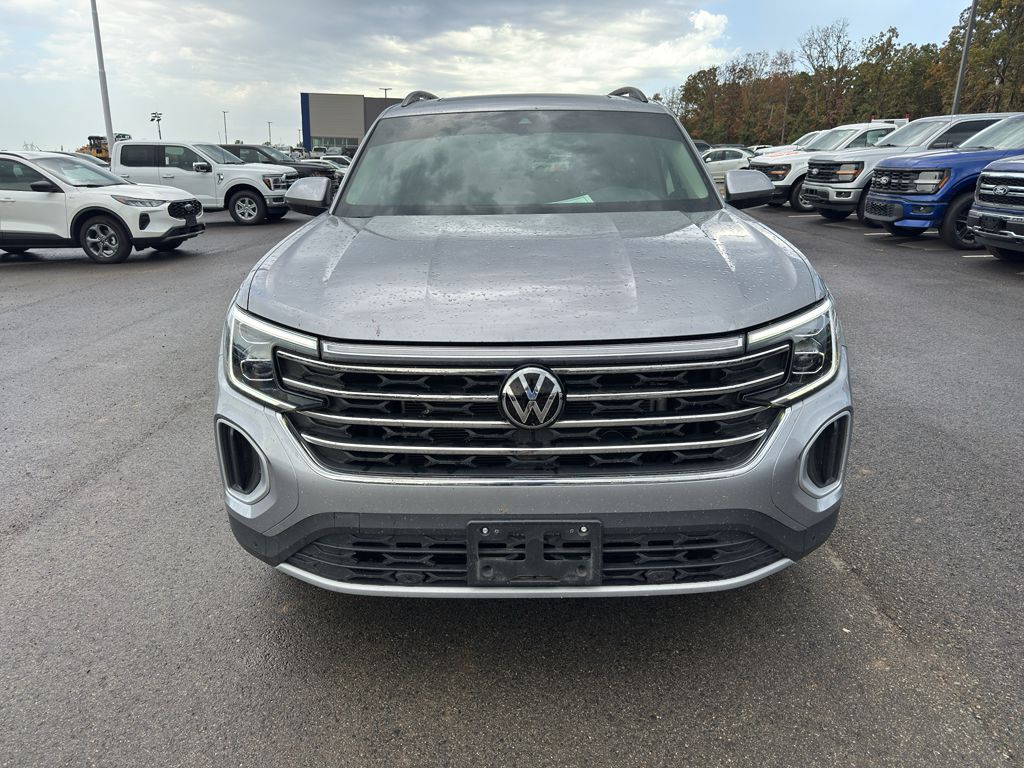2024 Volkswagen Atlas 2.0T SE w/Technology photo 2