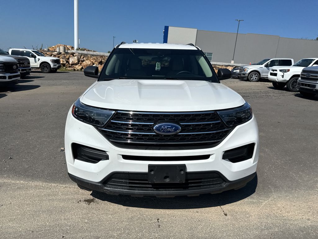 2024 Ford Explorer XLT photo 2