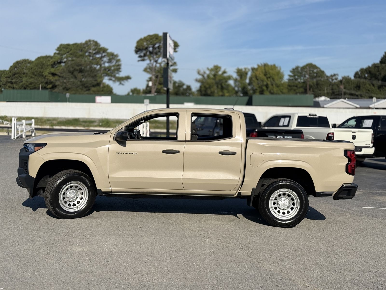 2023 Chevrolet Colorado 2WD Work Truck photo 3