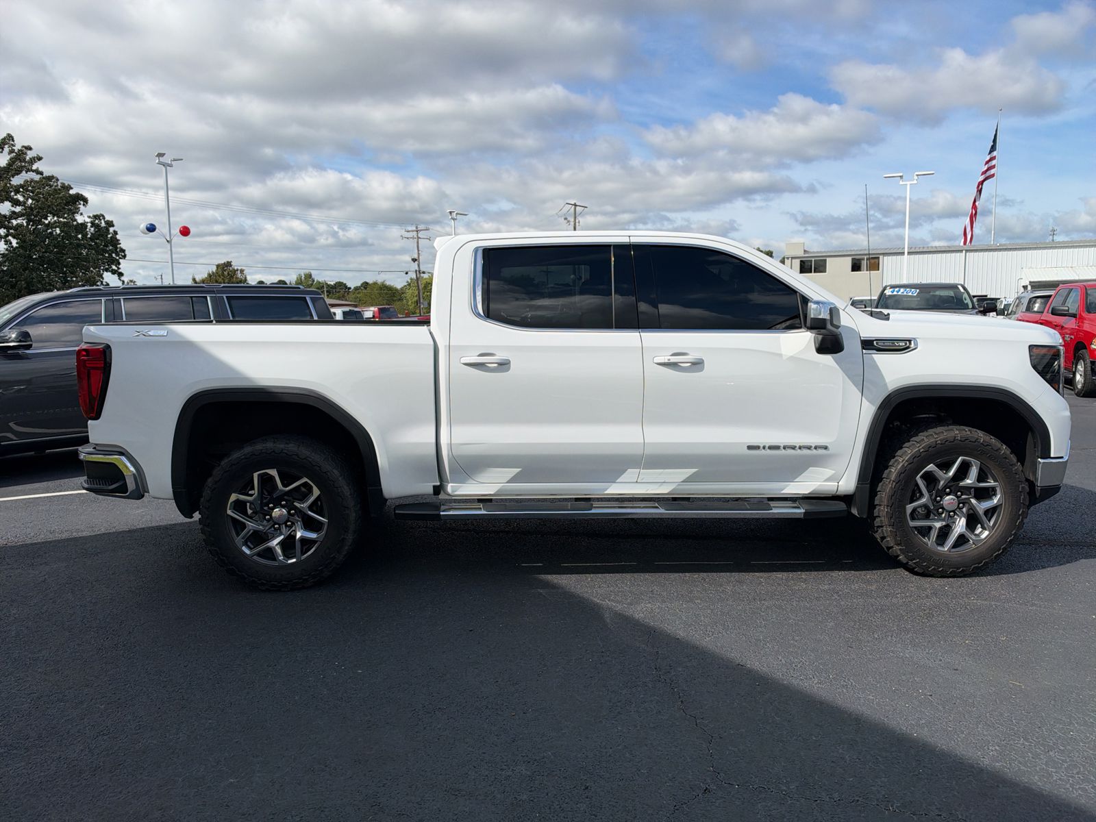 2025 GMC Sierra SLE photo 4