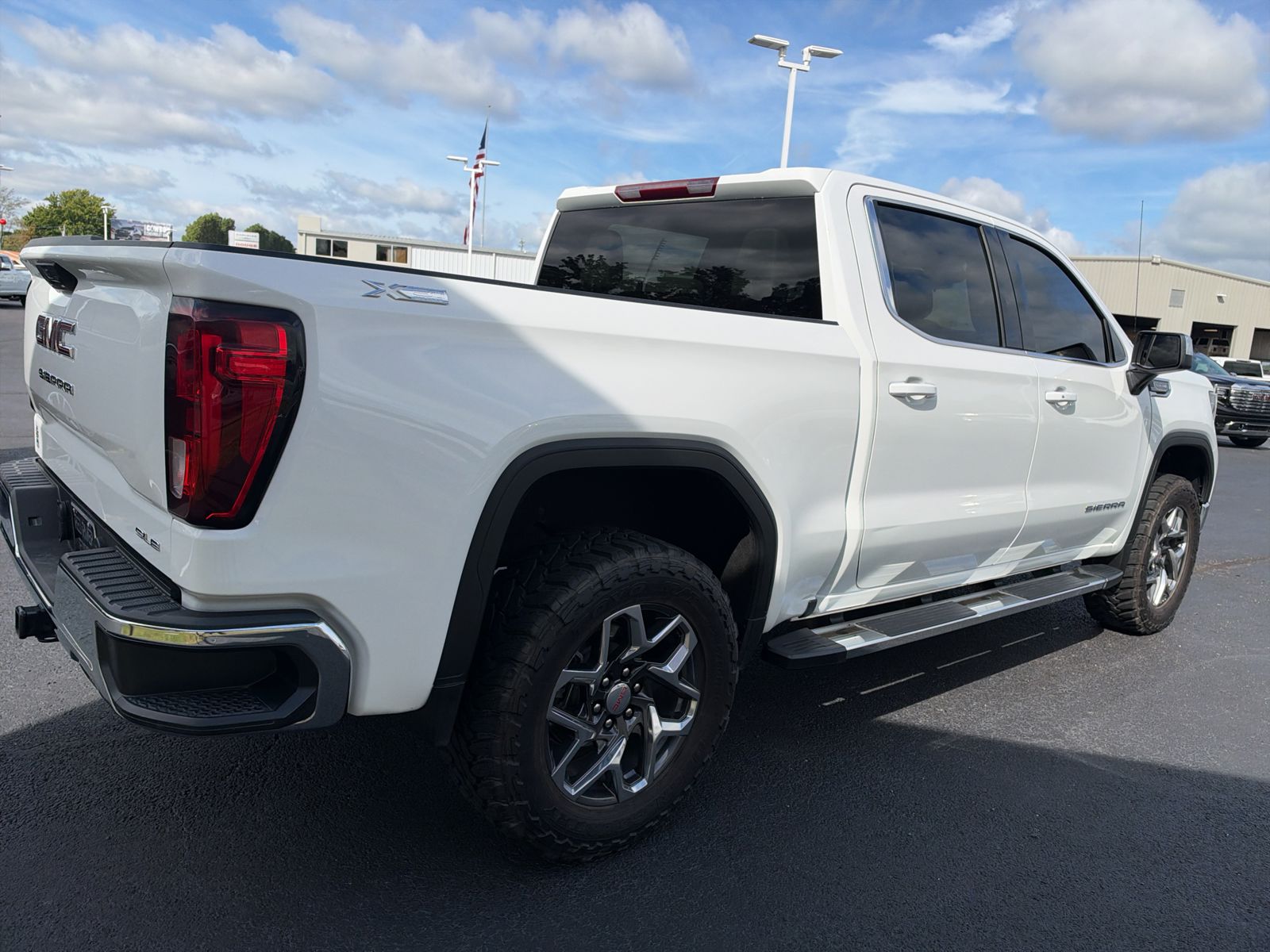 2025 GMC Sierra SLE photo 5