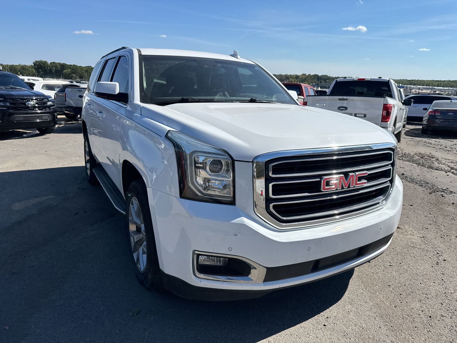 2020 GMC Yukon SLT photo 3