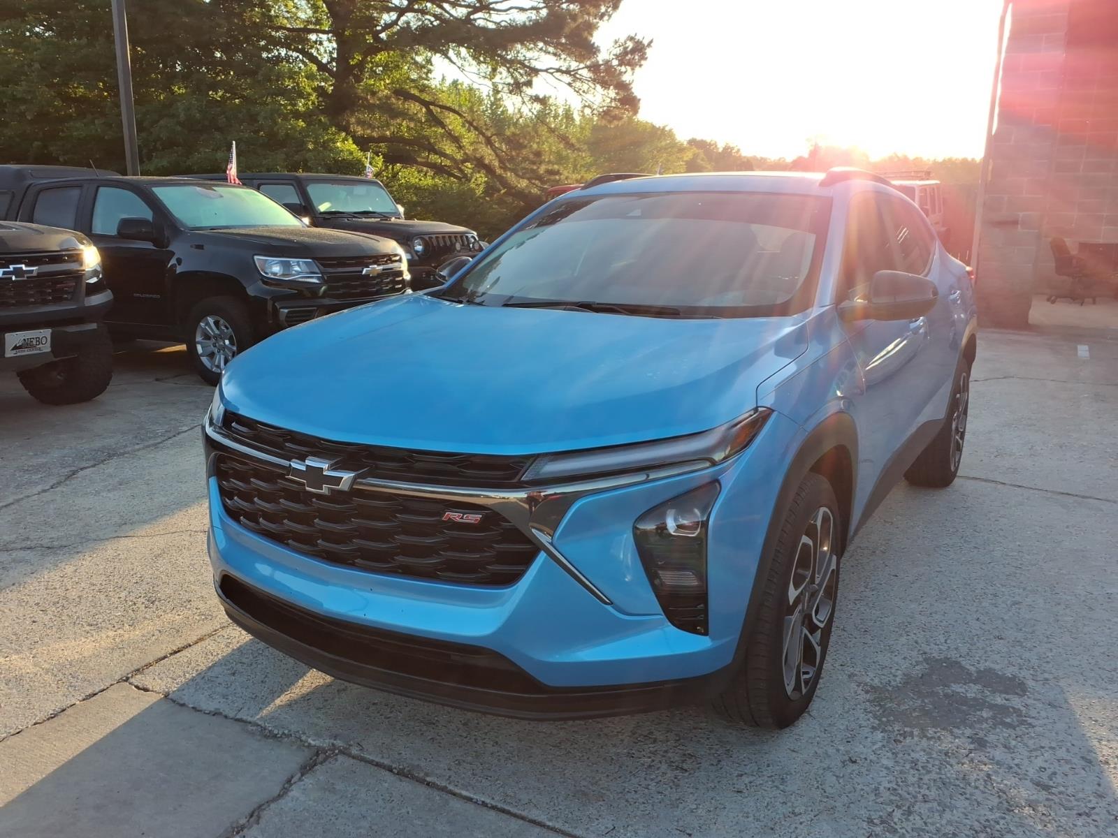 2025 Chevrolet Trax RS photo 2
