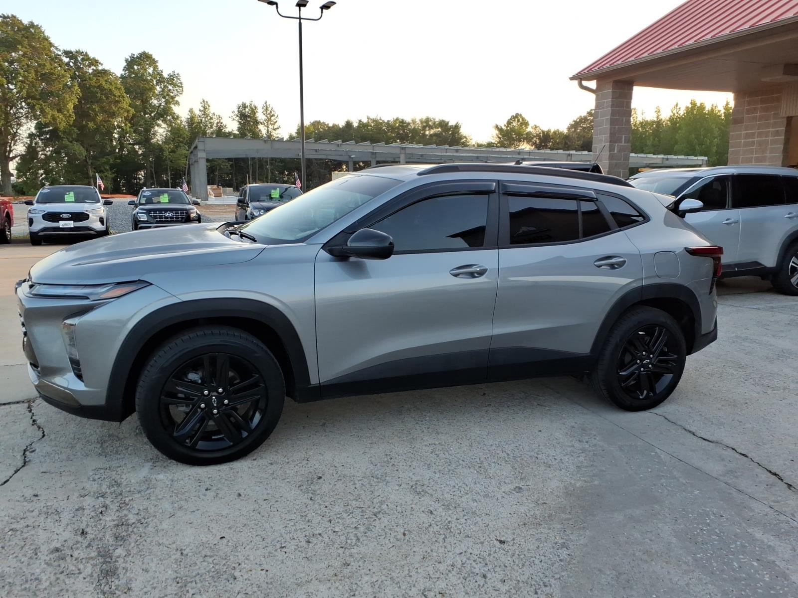 2025 Chevrolet Trax Activ photo 3