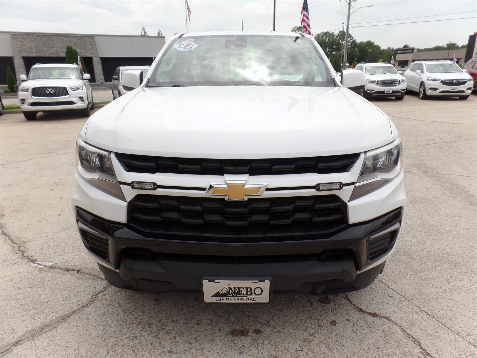 2022 Chevrolet Colorado LT photo 2