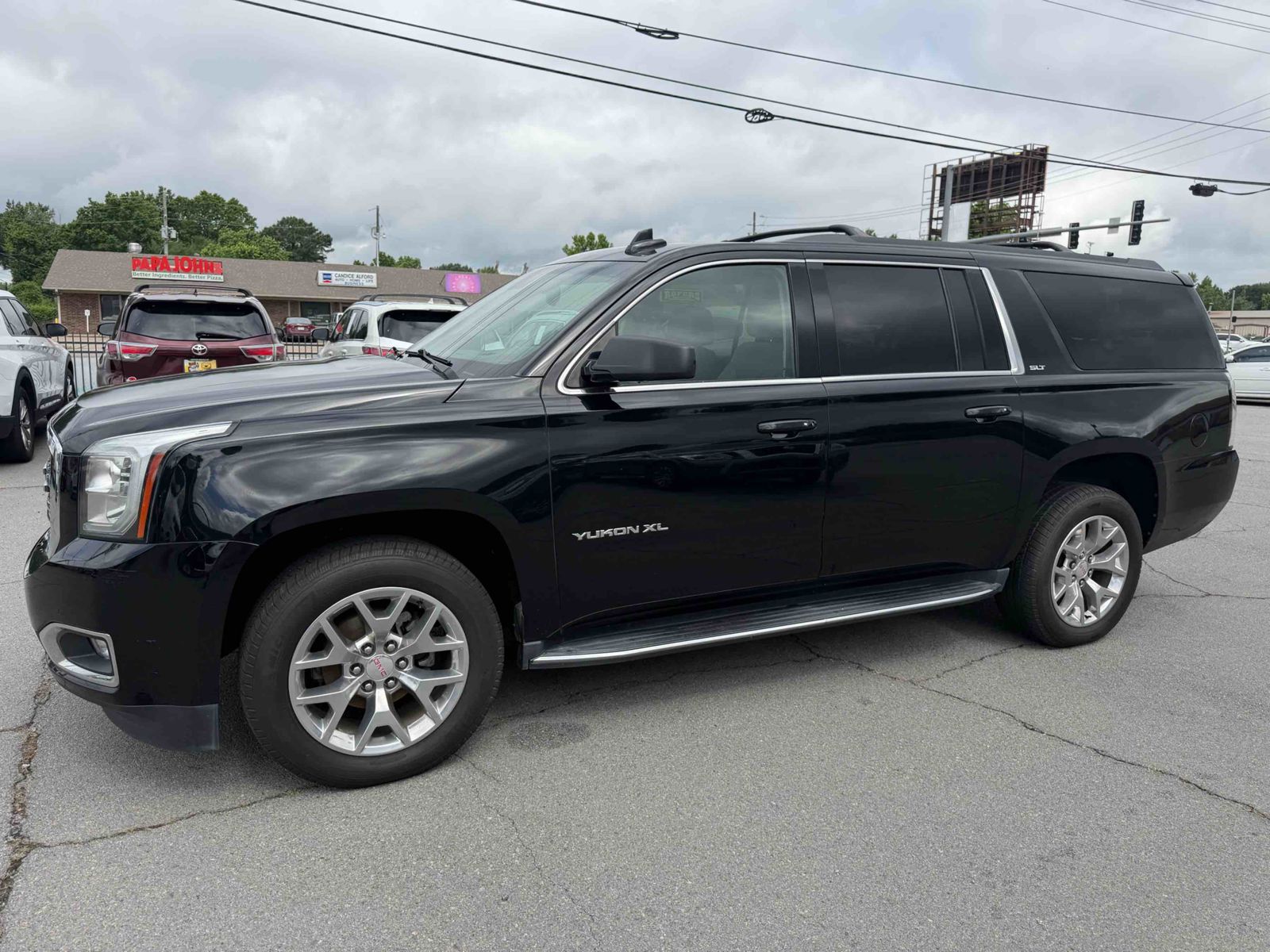 2017 GMC Yukon XL SLT photo