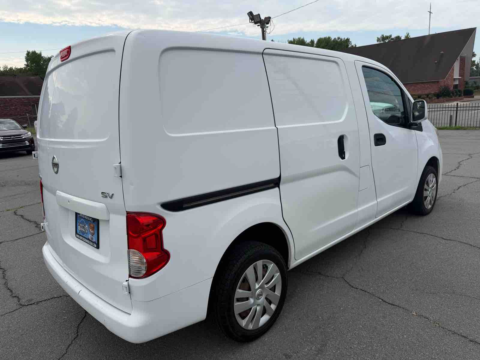 2017 NISSAN NV200 SV photo 4