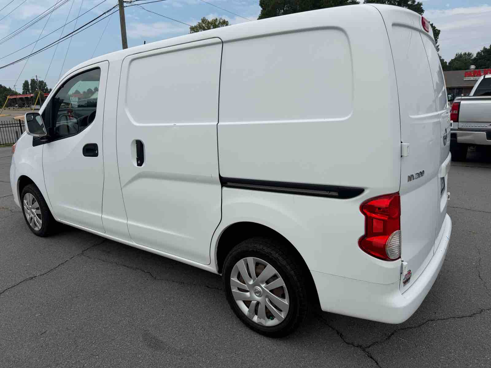 2017 NISSAN NV200 SV photo 6