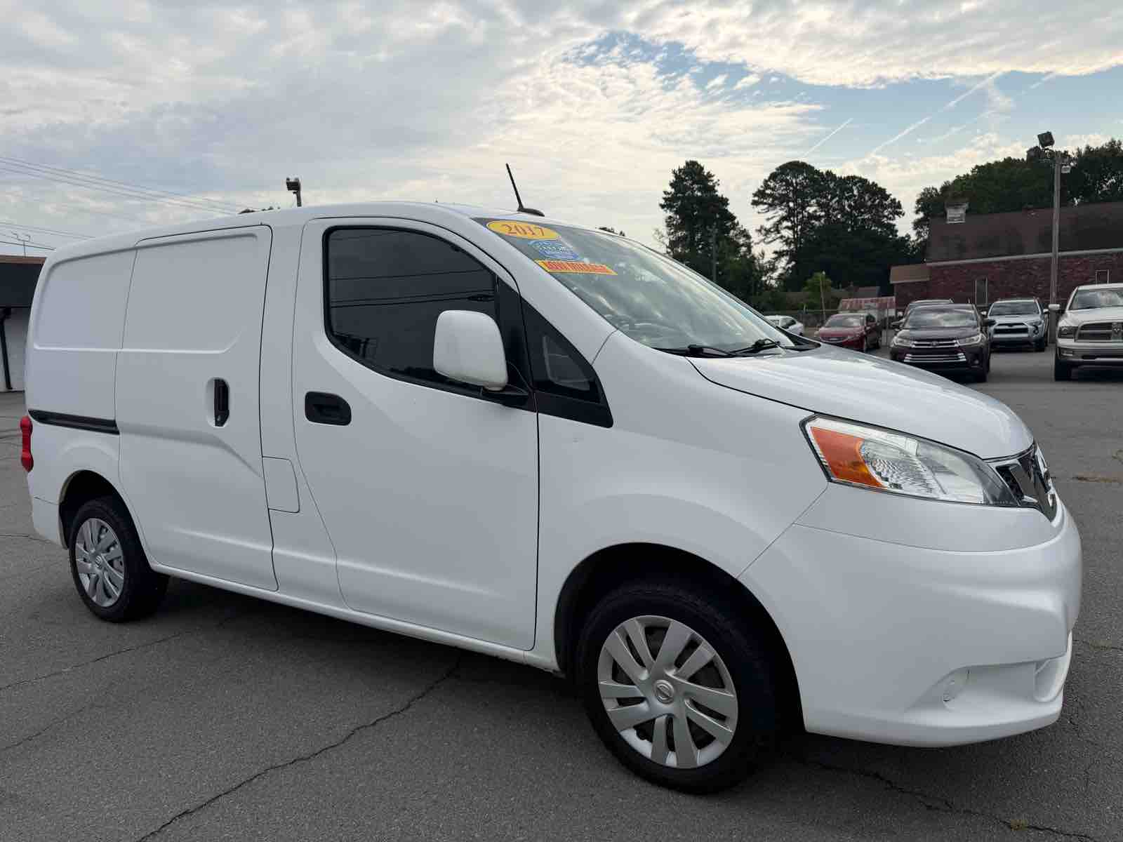 2017 NISSAN NV200 SV photo 3
