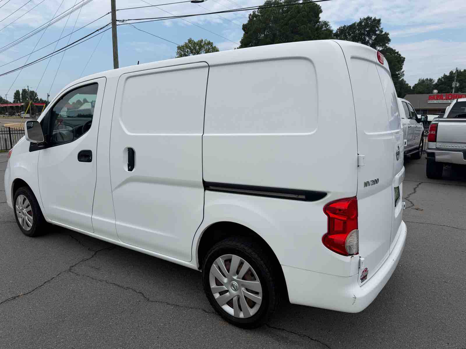 2017 NISSAN NV200 SV photo 6