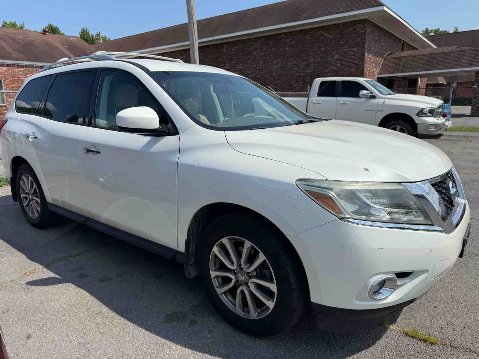 2015 NISSAN Pathfinder S photo 1