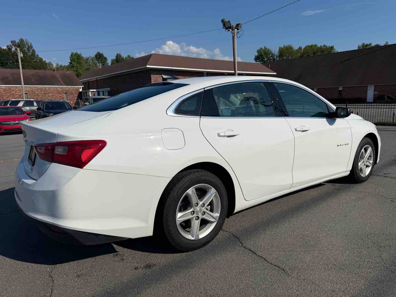 2023 CHEVROLET Malibu LS (1FL) photo 4