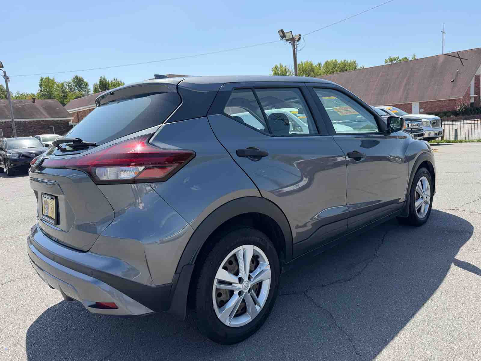 2022 NISSAN Kicks S photo 4