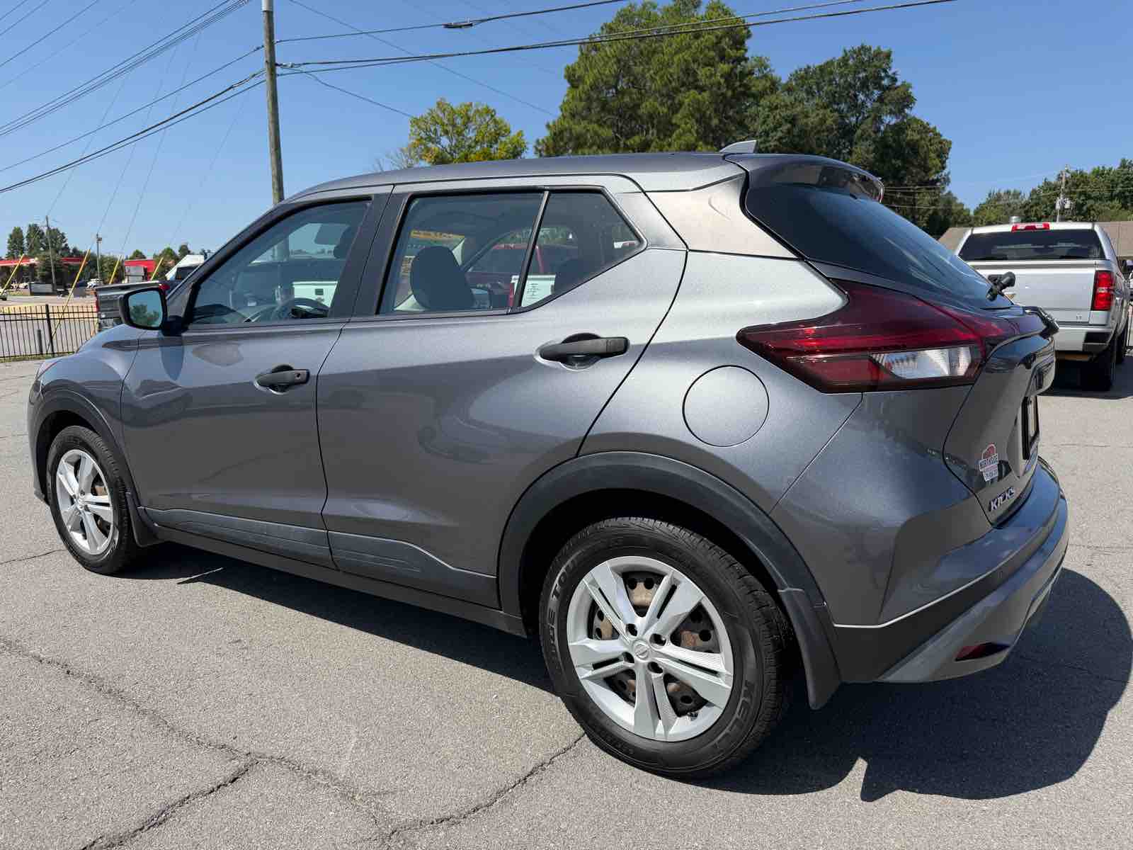 2022 NISSAN Kicks S photo 6