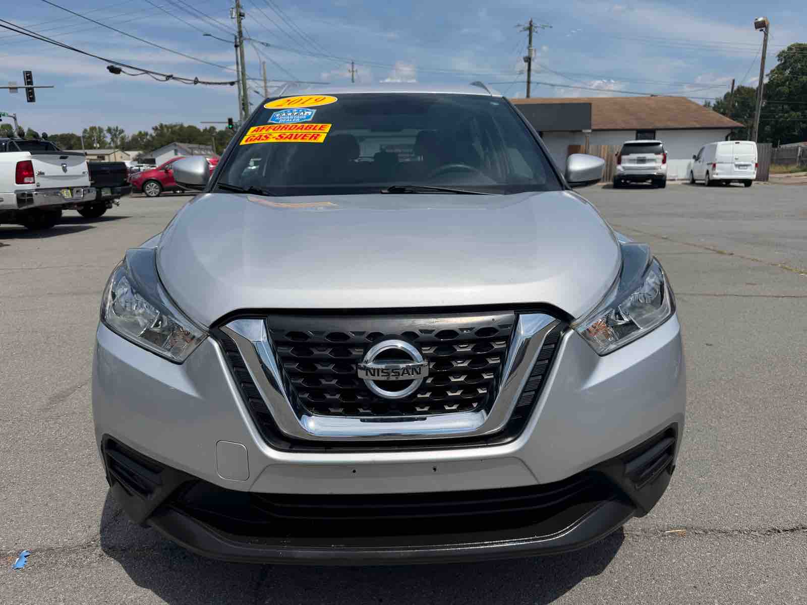 2019 NISSAN Kicks SV photo 2