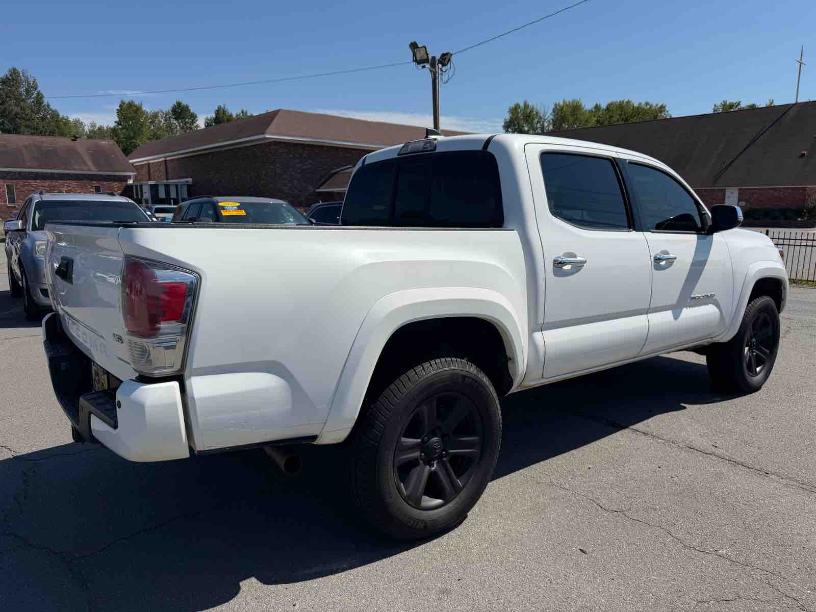 2016 TOYOTA Tacoma Limited photo 4