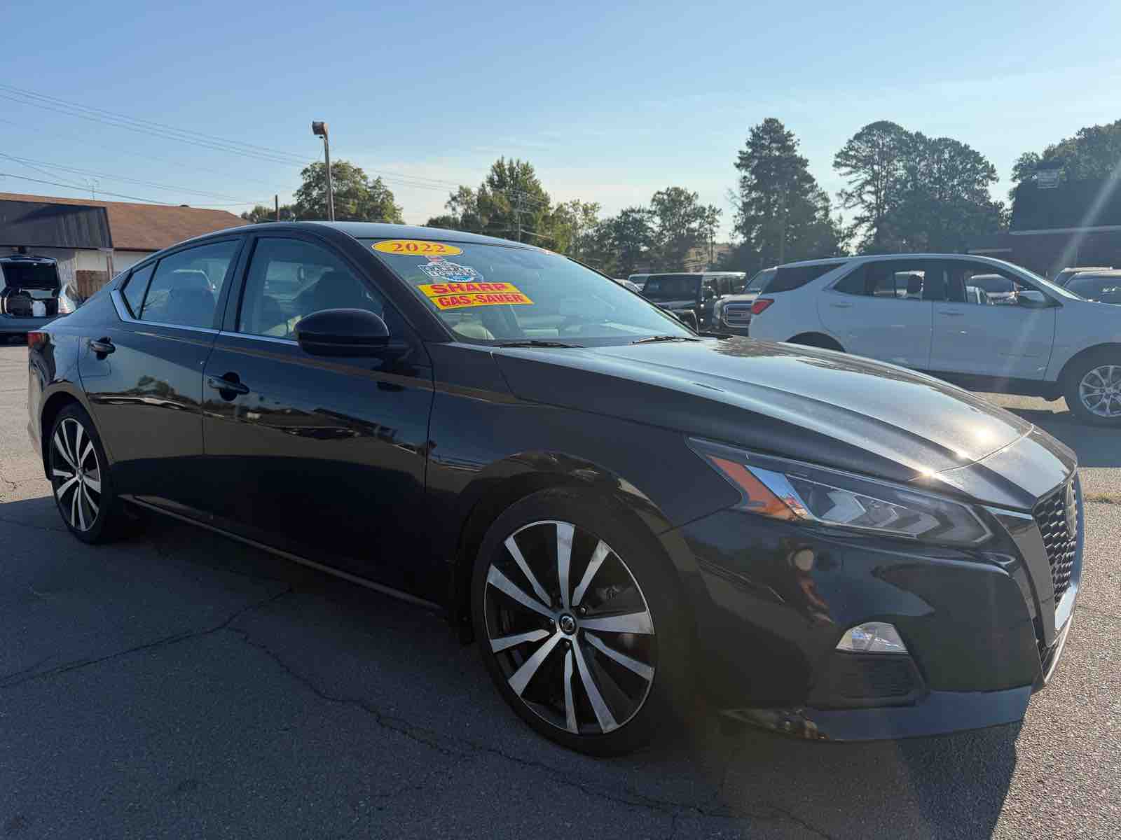 2022 Nissan Altima SR photo 3