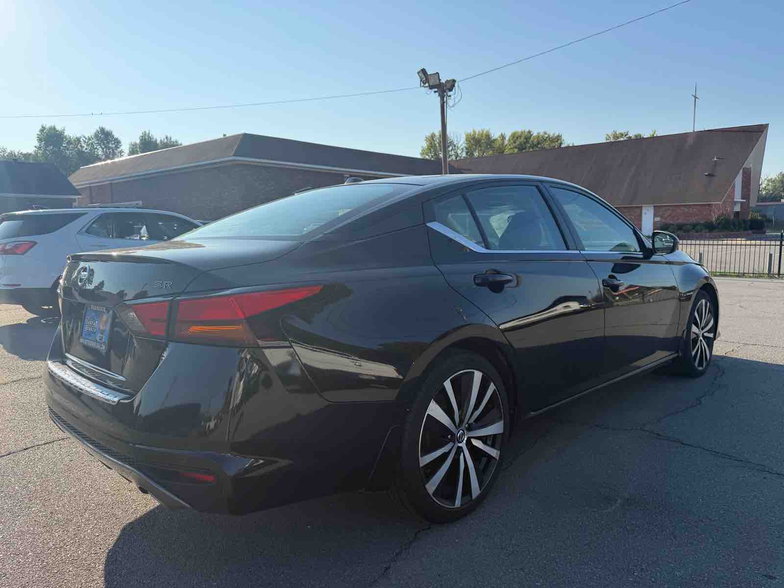 2022 Nissan Altima SR photo 4