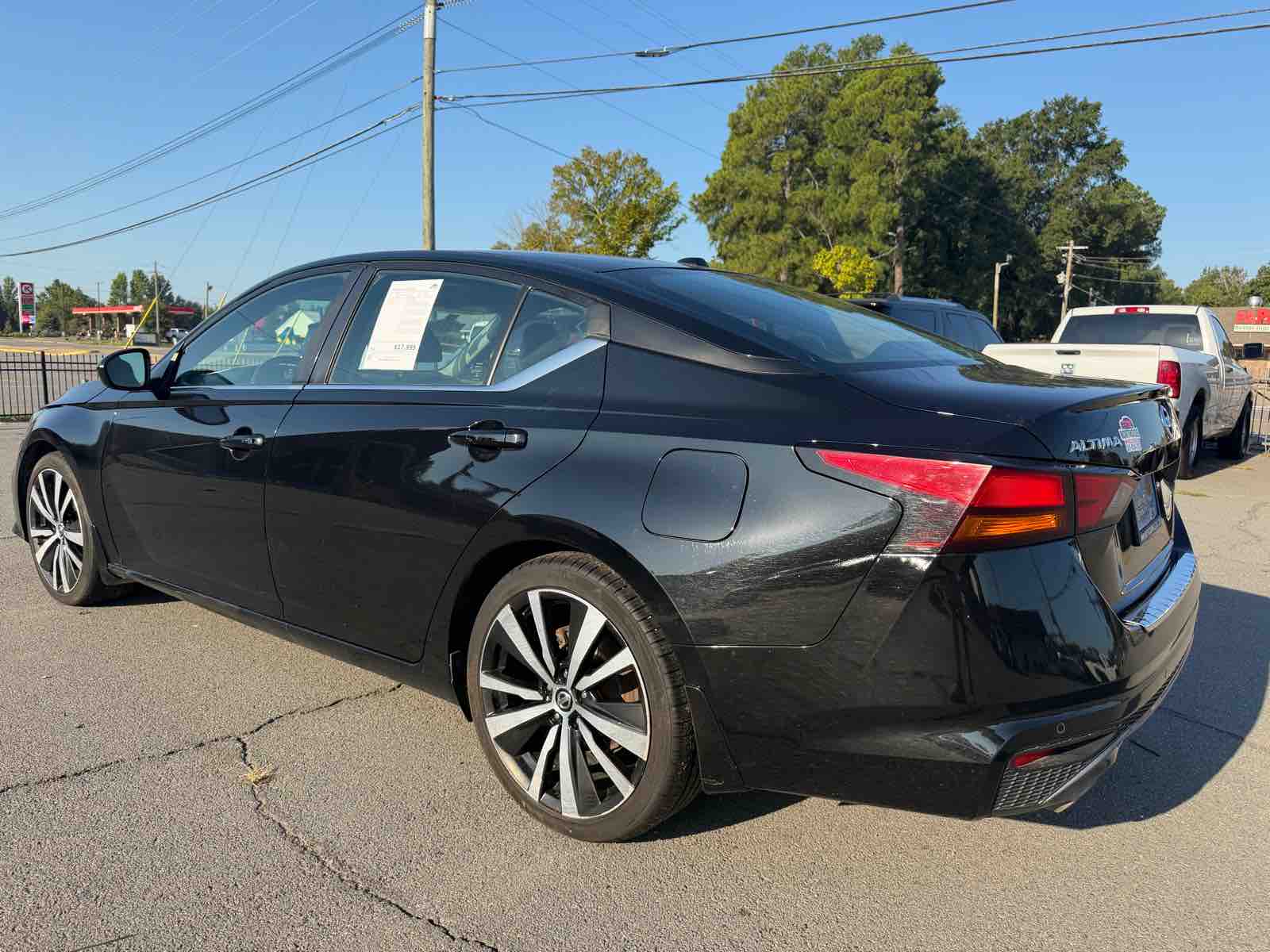 2022 Nissan Altima SR photo 6