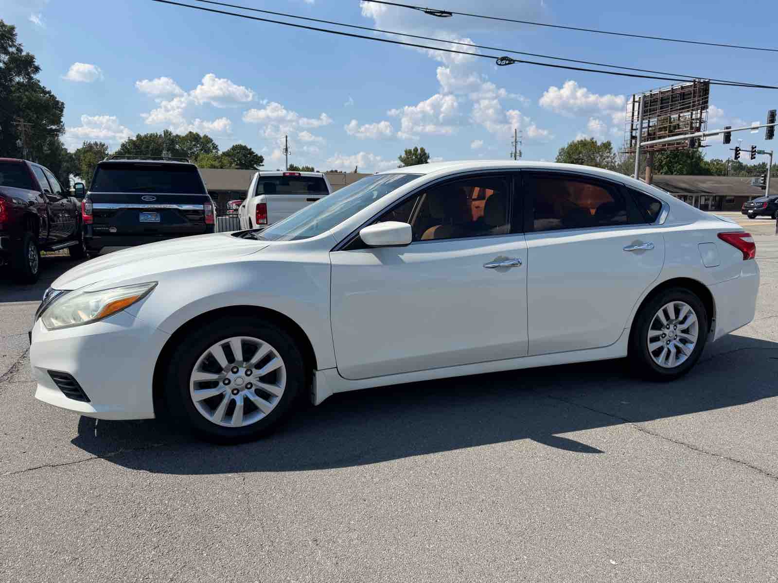 2017 Nissan Altima 2.5 SV photo 1