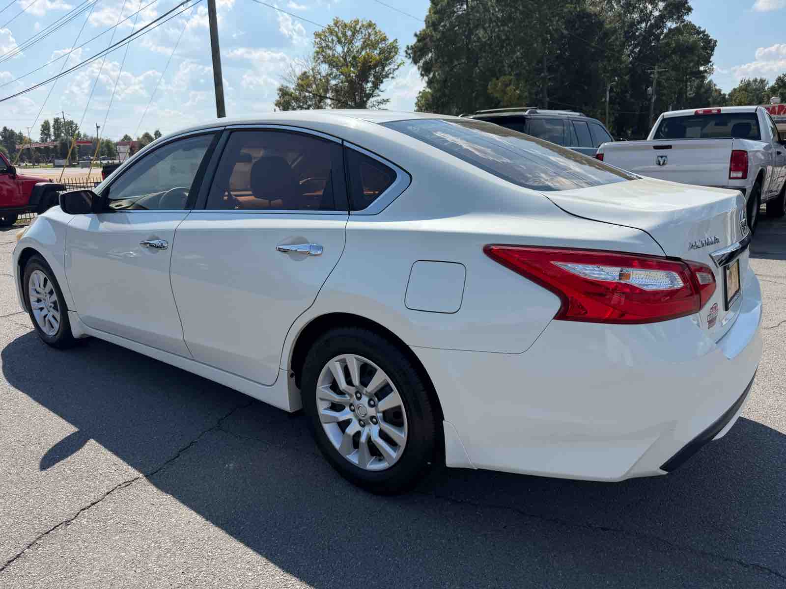 2017 Nissan Altima 2.5 SV photo 6