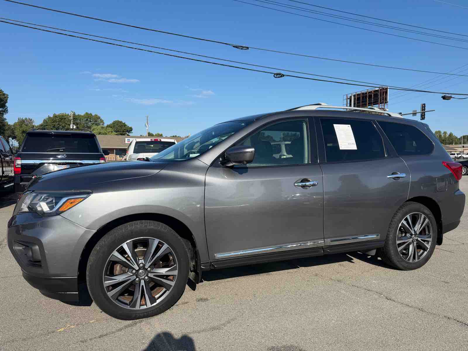 2018 Nissan Pathfinder Platinum photo 1