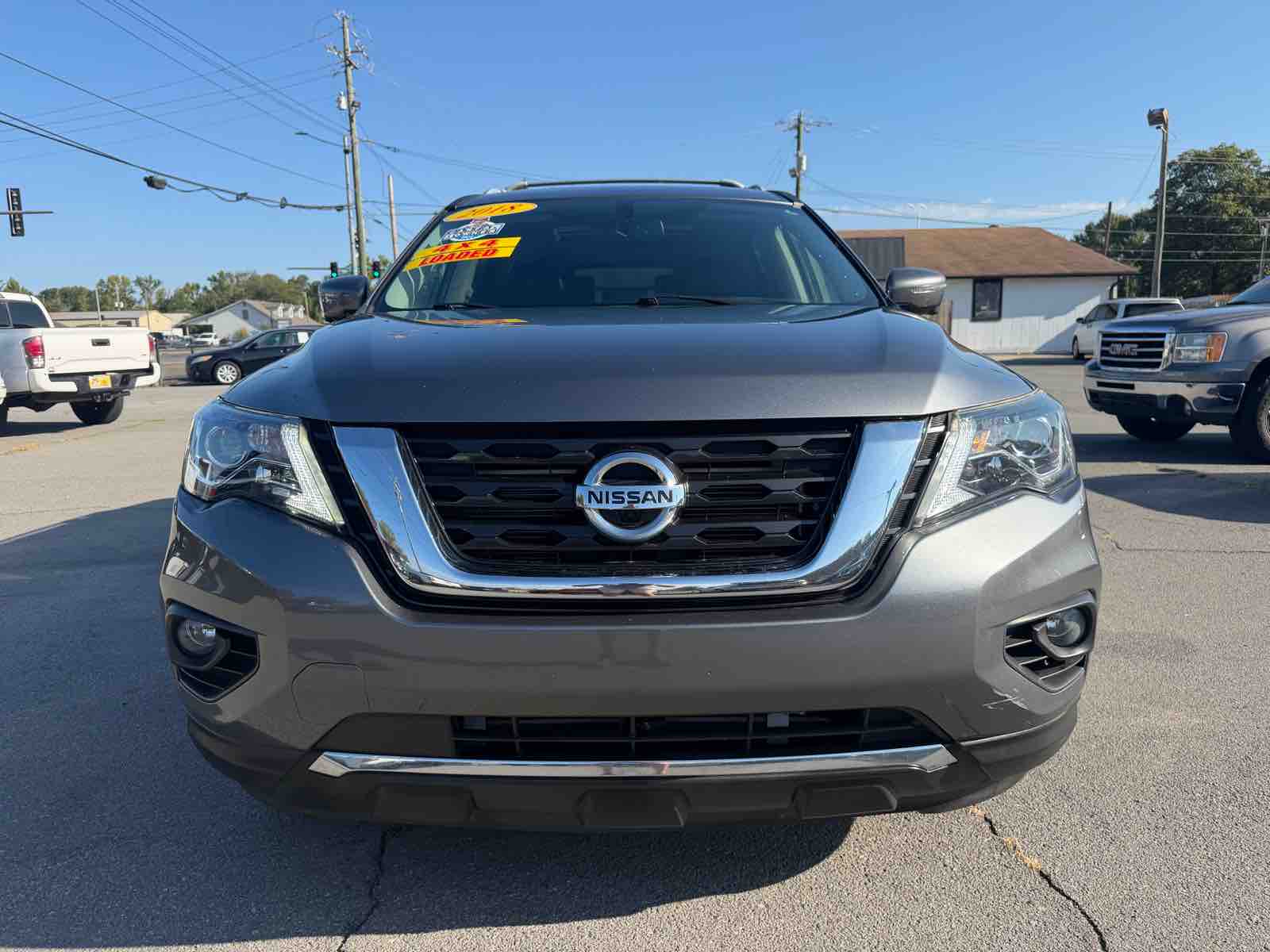 2018 Nissan Pathfinder Platinum photo 2