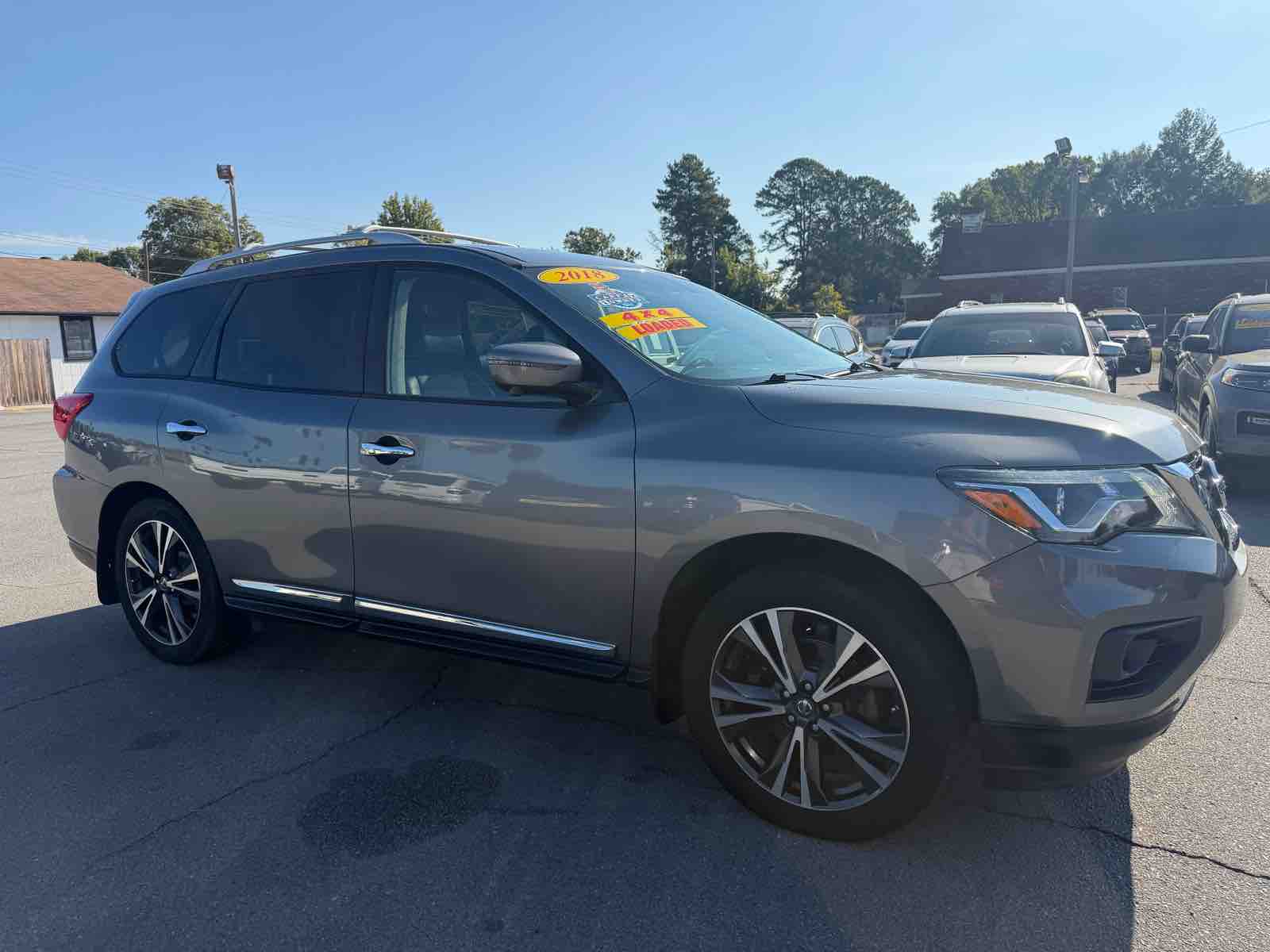 2018 Nissan Pathfinder Platinum photo 3