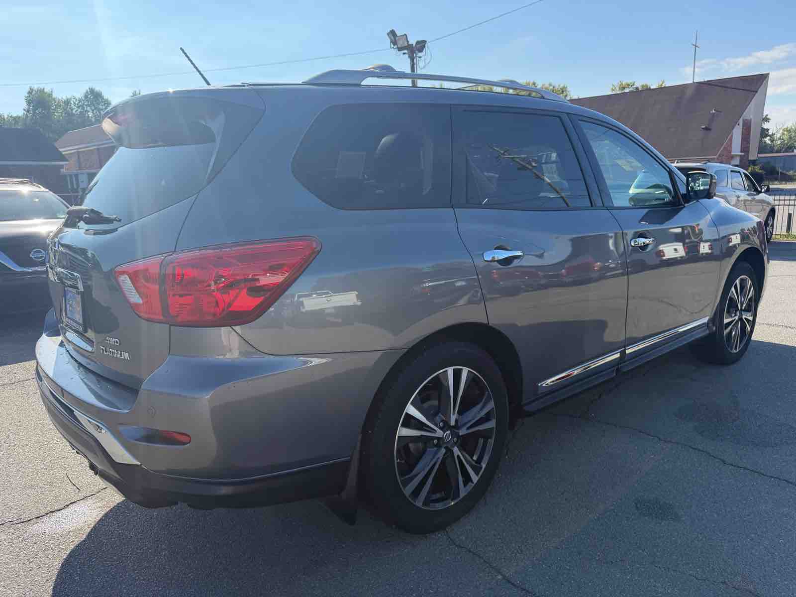 2018 Nissan Pathfinder Platinum photo 4