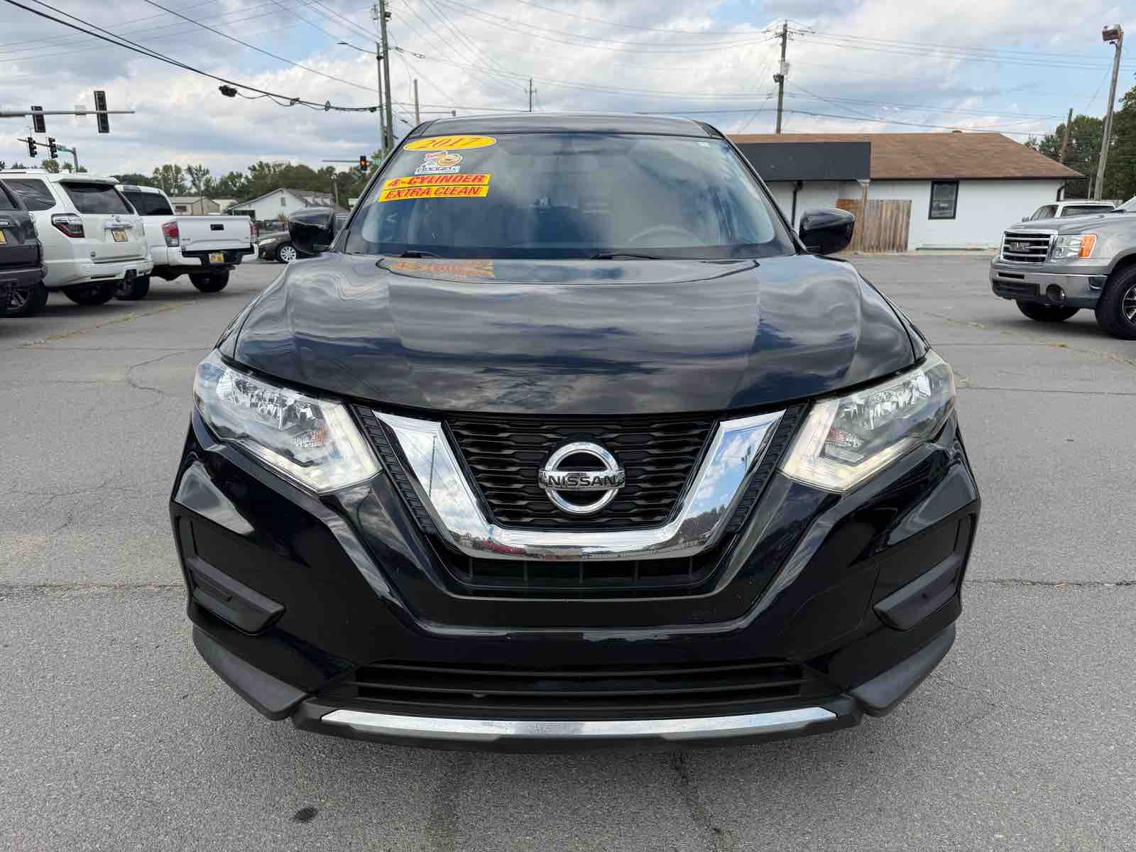 2017 Nissan Rogue SV photo 2