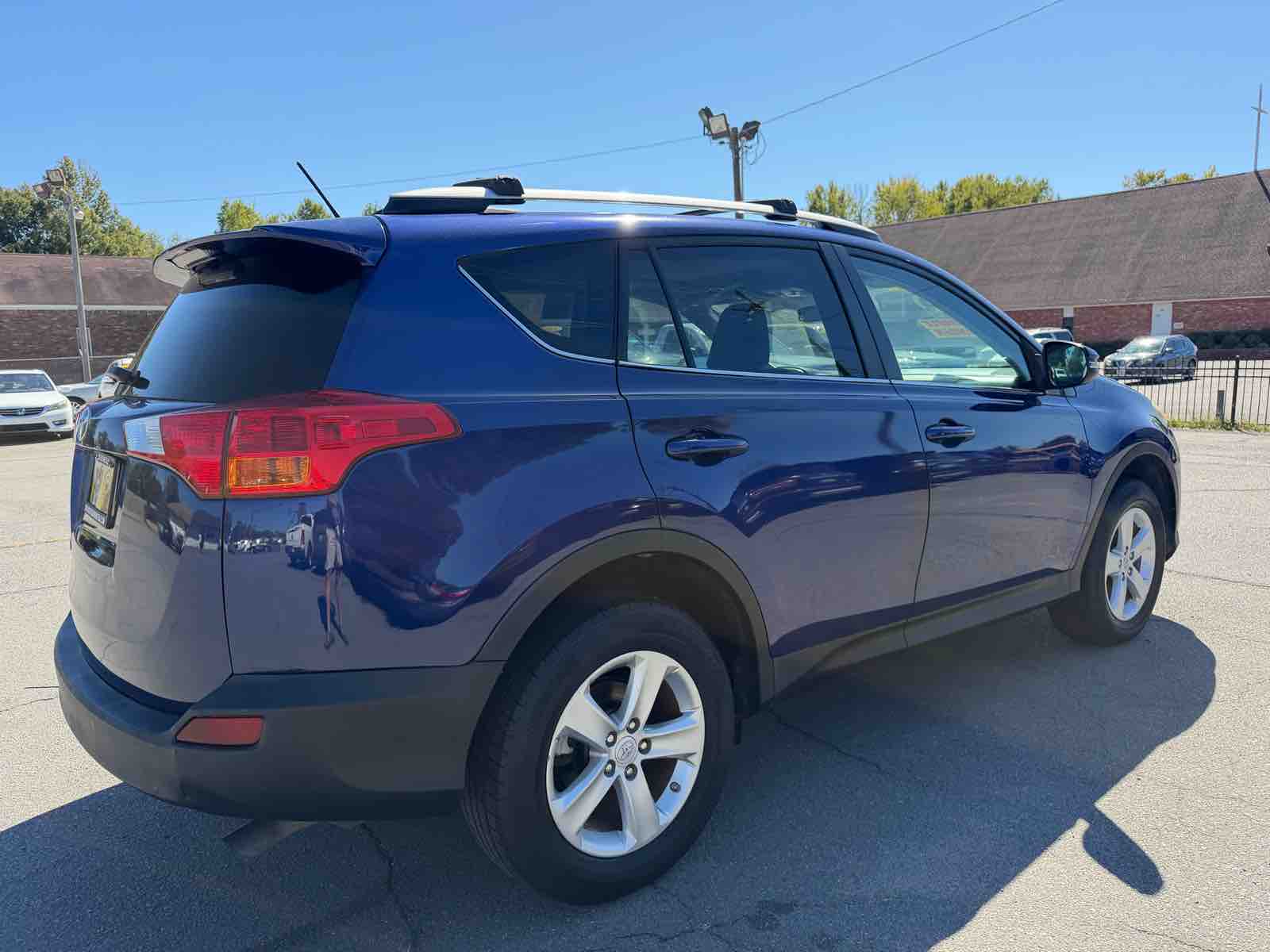 2014 Toyota RAV4 XLE photo 4