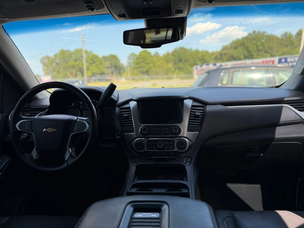 2018 Chevrolet Suburban Premier Sport Utility 4D photo 6