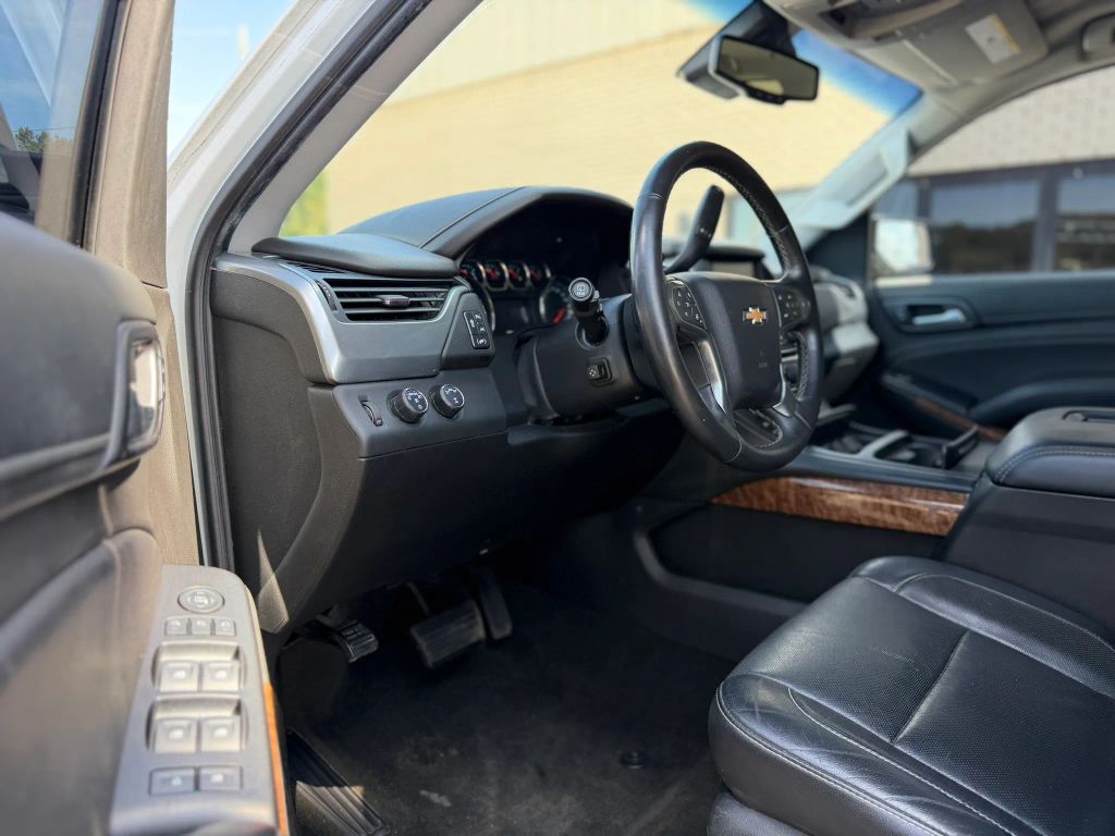 2018 Chevrolet Suburban Premier Sport Utility 4D photo 5