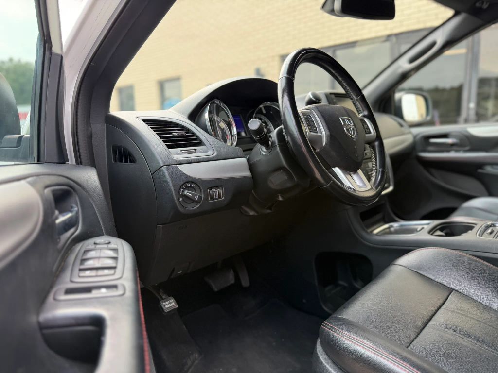 2019 Dodge Grand Caravan Passenger GT Minivan 4D photo 5
