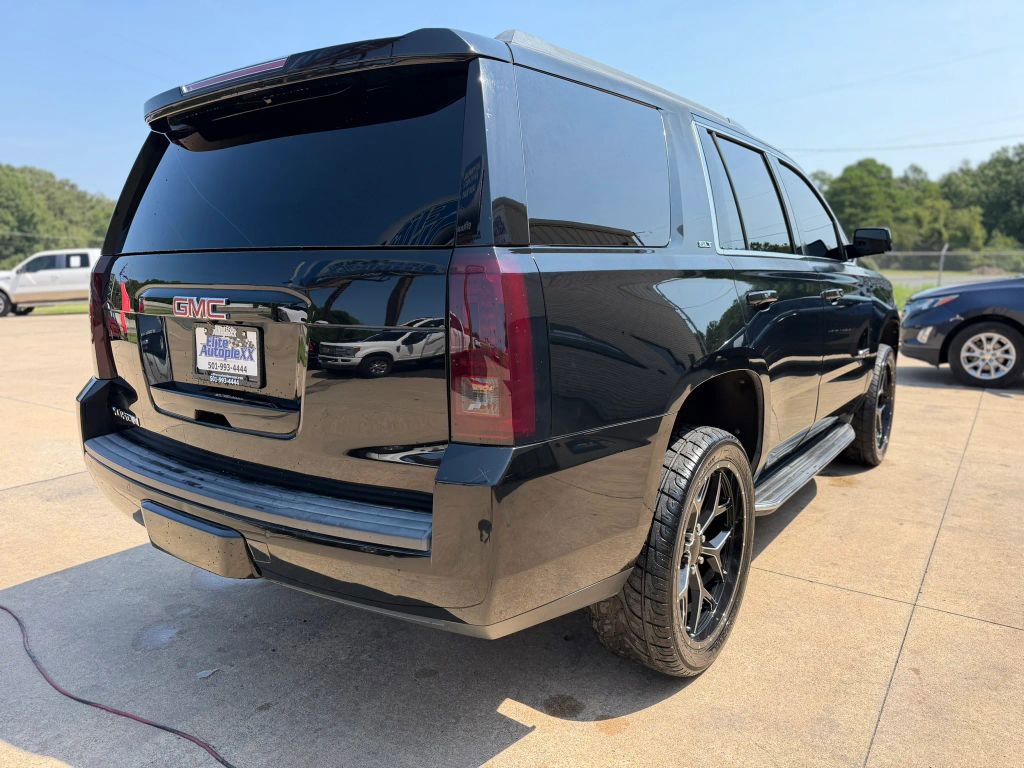 2017 GMC Yukon SLT Sport Utility 4D photo 3