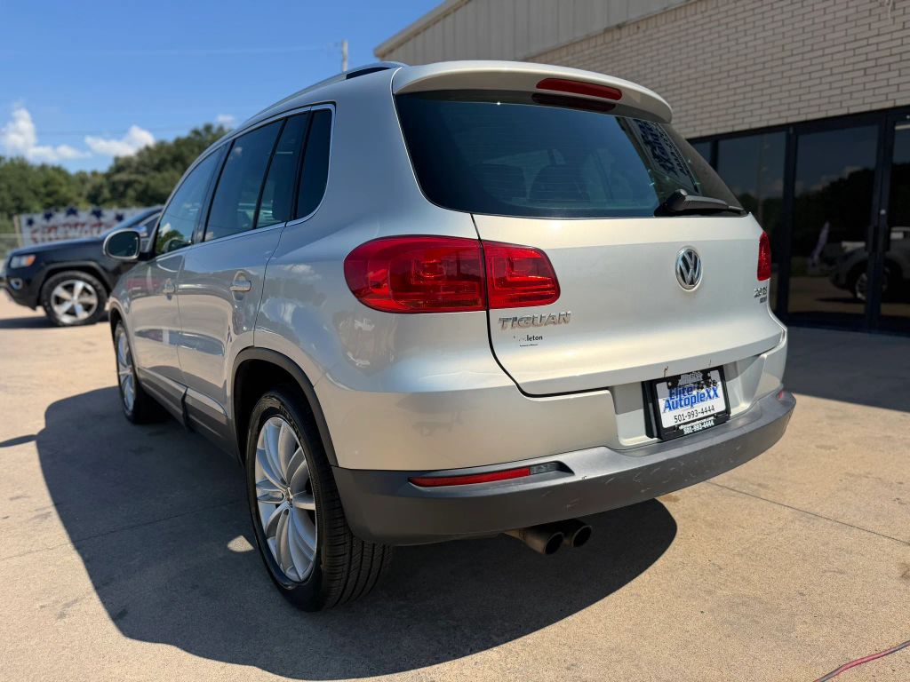 2013 Volkswagen Tiguan 2.0T SE 4Motion Sport Utility 4D photo 2