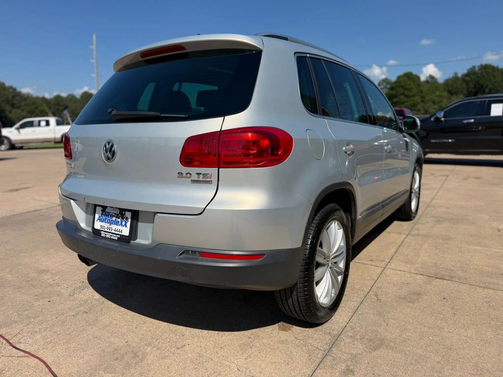2013 Volkswagen Tiguan 2.0T SE 4Motion Sport Utility 4D photo 3