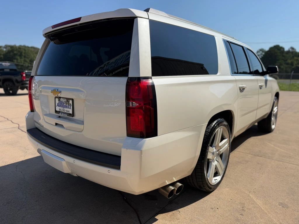 2015 Chevrolet Suburban LT Sport Utility 4D photo 3