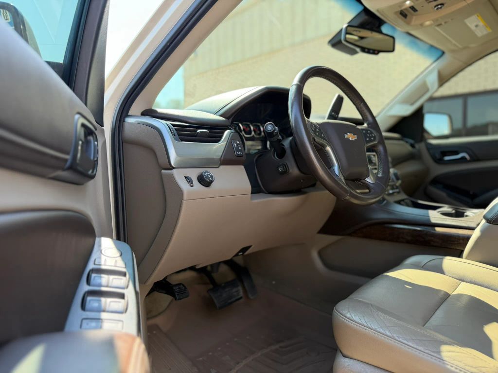 2015 Chevrolet Suburban LT Sport Utility 4D photo 5