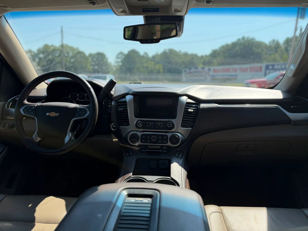 2015 Chevrolet Suburban LT Sport Utility 4D photo 6