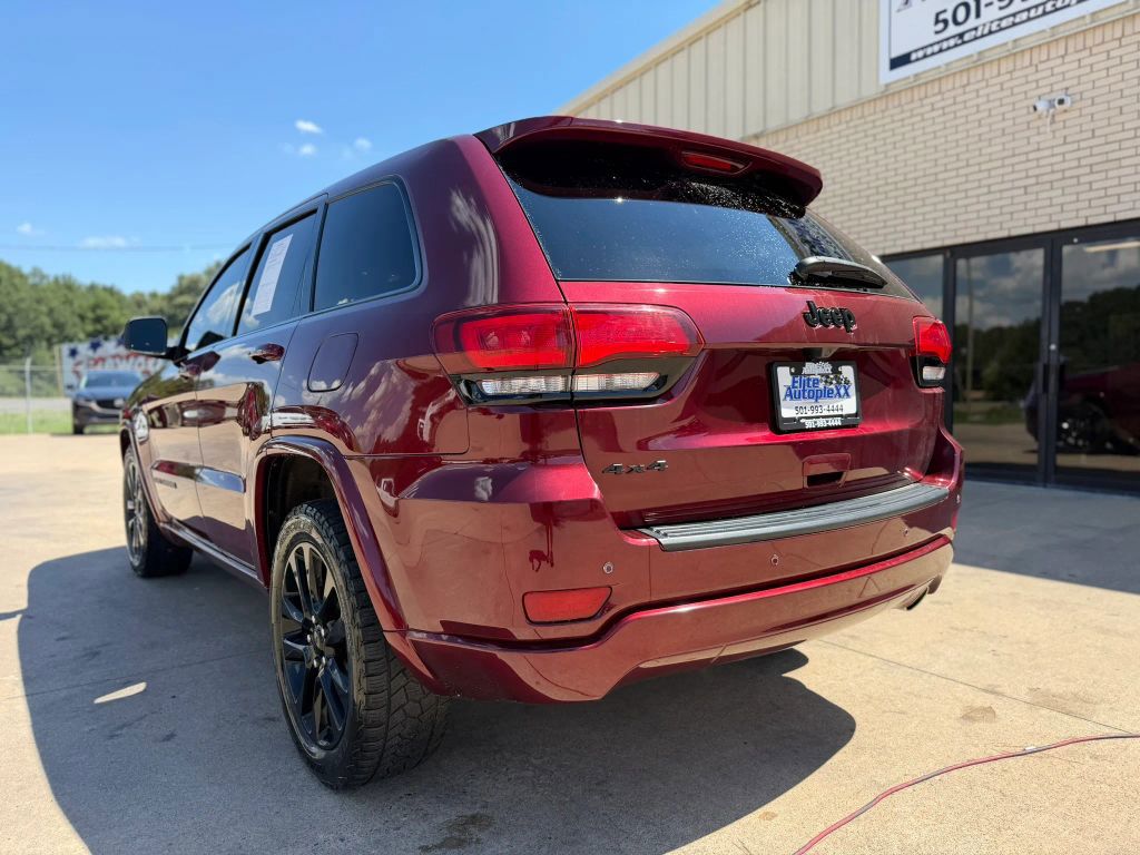 2018 Jeep Grand Cherokee Altitude Sport Utility 4D photo 2