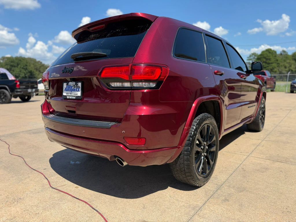 2018 Jeep Grand Cherokee Altitude Sport Utility 4D photo 3