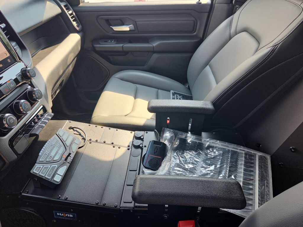 2025 Ram 1500 Tradesman photo 4
