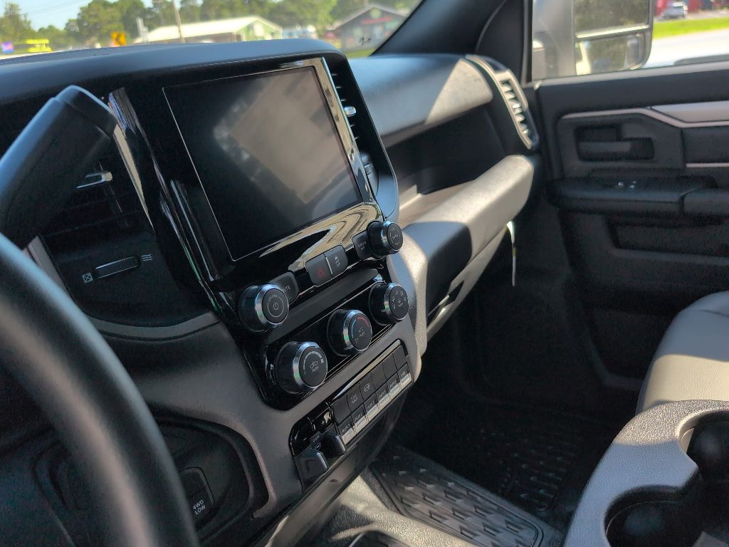 2027 Ram 5500 Chassis Tradesman photo 3